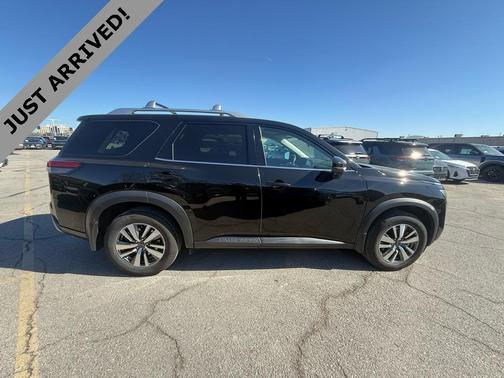 2023 Nissan Pathfinder SL 4WD