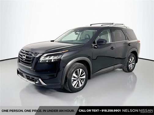 2023 Nissan Pathfinder SL 4WD
