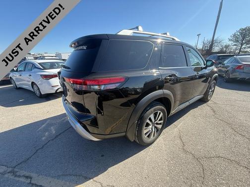 2023 Nissan Pathfinder SL 4WD