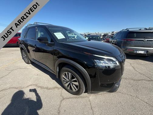 2023 Nissan Pathfinder SL 4WD