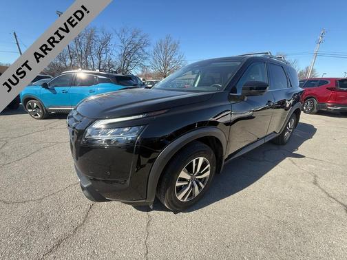2023 Nissan Pathfinder SL 4WD