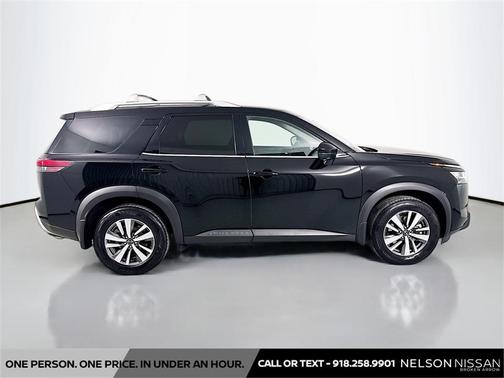 2023 Nissan Pathfinder SL 4WD