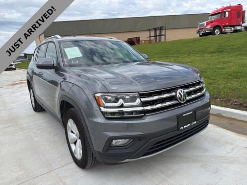 Platinum Gray Metallic 2019 Volkswagen Atlas 3.6L SE