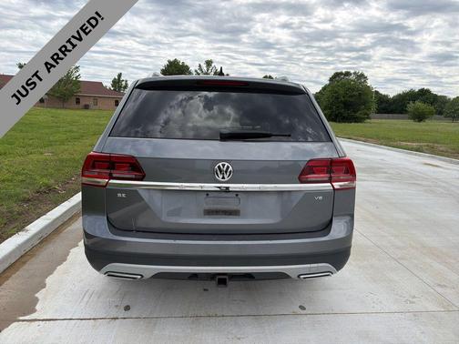 Platinum Gray Metallic 2019 Volkswagen Atlas 3.6L SE
