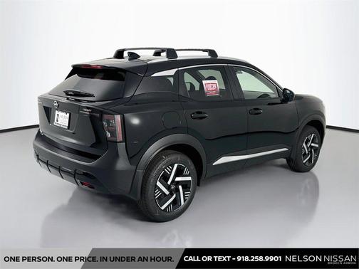 Super Black 2027 Nissan Kicks SV