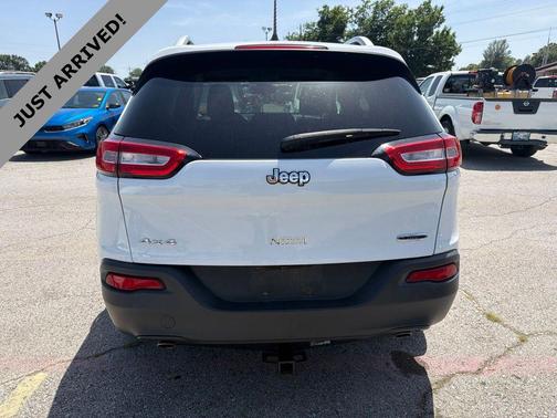 Bright White Clearcoat 2014 Jeep Cherokee Latitude