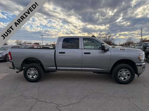 2024 RAM 2500 Tradesman Crew Cab 4x4 6'4' Box