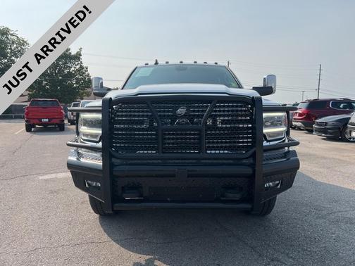 2022 RAM 3500 Laramie Crew Cab 4x4 8' Box