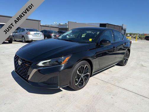Super Black 2025 Nissan Altima SR AWD