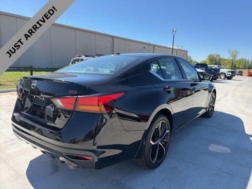 Super Black 2025 Nissan Altima SR AWD