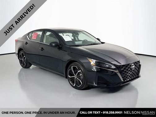 Super Black 2025 Nissan Altima SR AWD