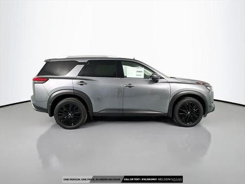 2025 Nissan Pathfinder SL 4WD