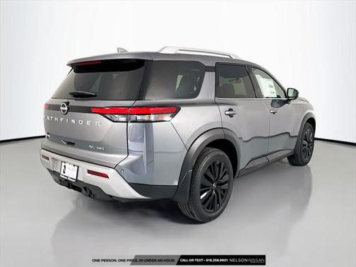 2025 Nissan Pathfinder SL 4WD