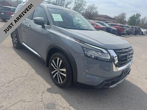 2024 Nissan Pathfinder Platinum FWD