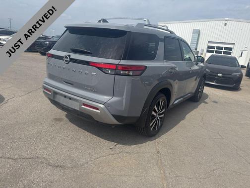 2024 Nissan Pathfinder Platinum FWD