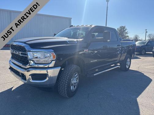 2022 RAM 2500 Tradesman Crew Cab 4x4 6'4' Box