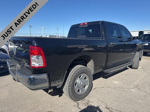 2022 RAM 2500 Tradesman Crew Cab 4x4 6'4' Box