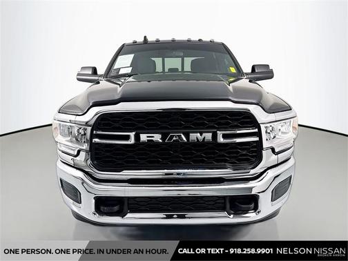 2022 RAM 2500 Tradesman Crew Cab 4x4 6'4' Box