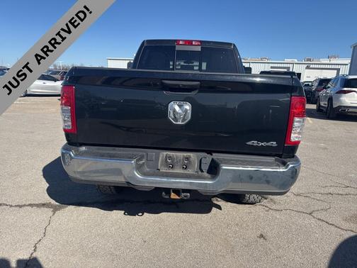 2022 RAM 2500 Tradesman Crew Cab 4x4 6'4' Box