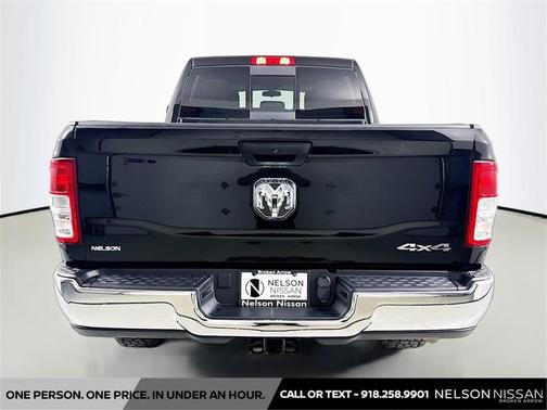 2022 RAM 2500 Tradesman Crew Cab 4x4 6'4' Box