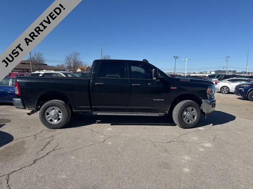 2022 RAM 2500 Tradesman Crew Cab 4x4 6'4' Box