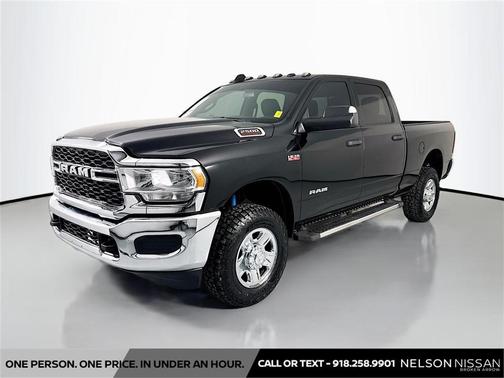 2022 RAM 2500 Tradesman Crew Cab 4x4 6'4' Box