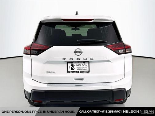Everest White Pearl Tricoat 2026 Nissan Rogue SV