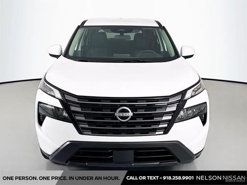 Everest White Pearl Tricoat 2026 Nissan Rogue SV