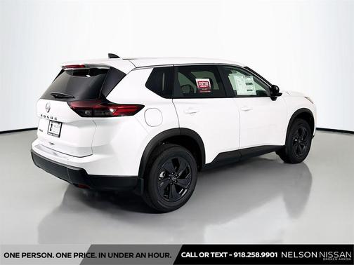 Everest White Pearl Tricoat 2026 Nissan Rogue SV