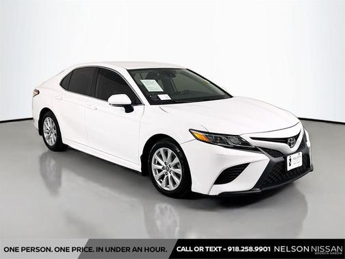 Super White 2020 Toyota Camry SE
