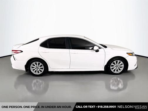 Super White 2020 Toyota Camry SE