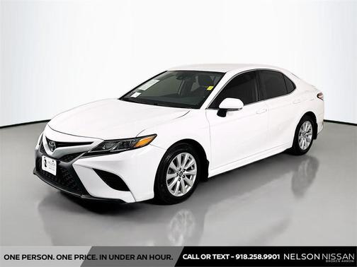 Super White 2020 Toyota Camry SE