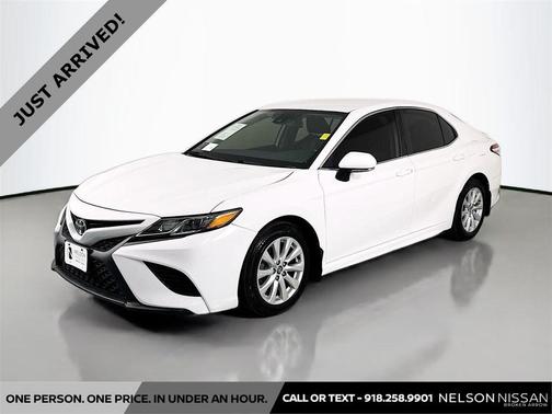 Super White 2020 Toyota Camry SE