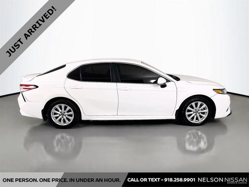 Super White 2020 Toyota Camry SE