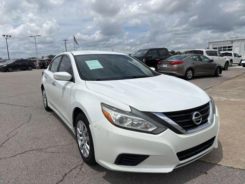 Glacier White 2016 Nissan Altima 2.5 S
