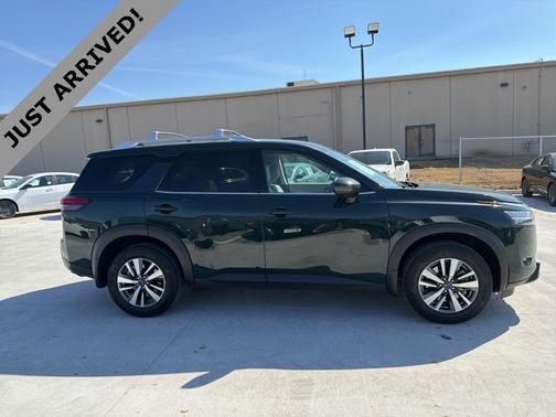 2024 Nissan Pathfinder SL FWD