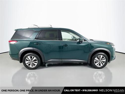 2024 Nissan Pathfinder SL FWD