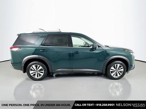 2024 Nissan Pathfinder SL FWD