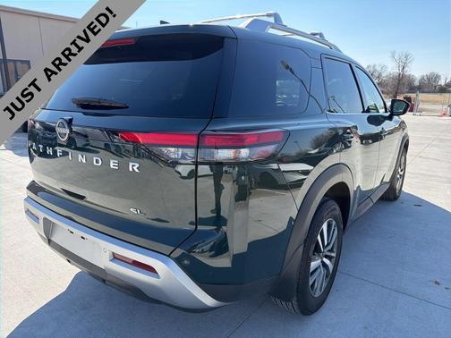 2024 Nissan Pathfinder SL FWD