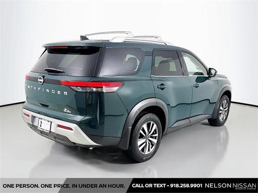 2024 Nissan Pathfinder SL FWD