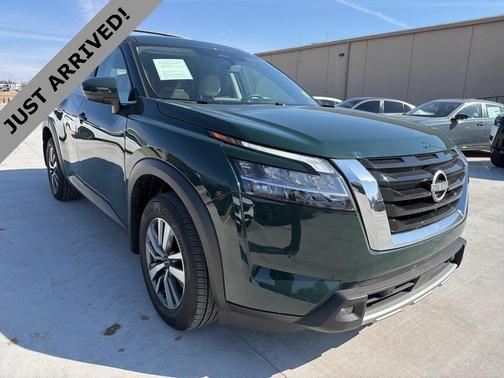 2024 Nissan Pathfinder SL FWD