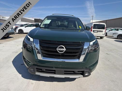 2024 Nissan Pathfinder SL FWD