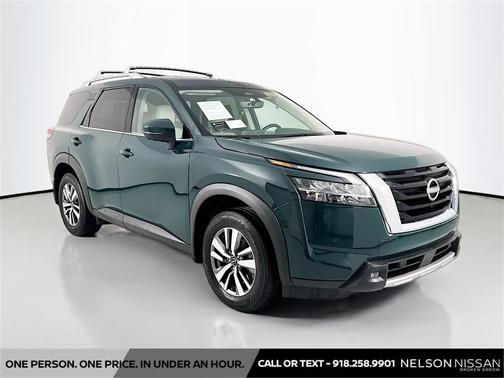 2024 Nissan Pathfinder SL FWD