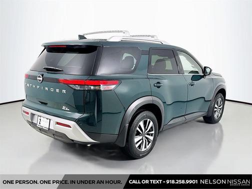 2024 Nissan Pathfinder SL FWD