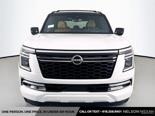 Everest White Pearl Tricoat/Super Black 2026 Nissan Armada Platinum Reserve