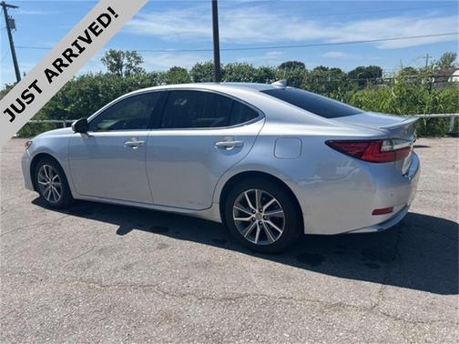 2017 Lexus ES 300h Base