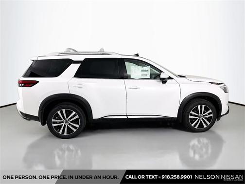 2025 Nissan Pathfinder Platinum 4WD