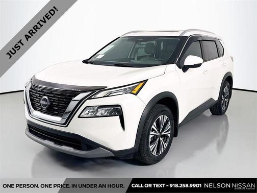 Pearl White Tricoat 2022 Nissan Rogue SV
