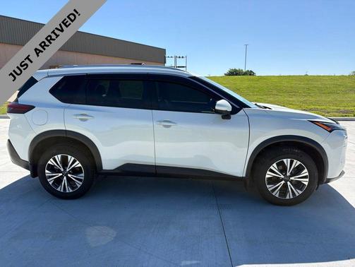 Pearl White Tricoat 2022 Nissan Rogue SV