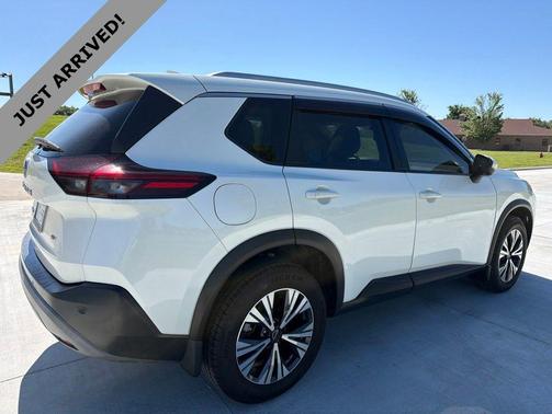 Pearl White Tricoat 2022 Nissan Rogue SV